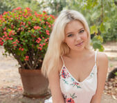 Nikoleta - Al Fresco Amour - MetArt 9