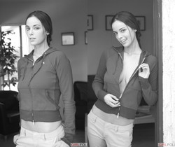 Maile - Girlfolio - Solo Picture Gallery