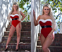 Lycia Sharyl - Santa On The Steps - Solo Nude Pics