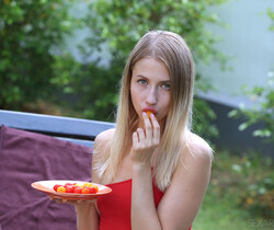 Dominica - Snack With Me - Sex Art - Solo Nude Gallery