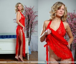 Around Me - Anne P. - Femjoy - Solo Picture Gallery
