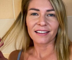 Naughty Claudia Macc enjoys amateur piss play - Toys TGP