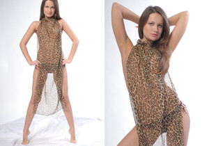 Gold beads - Tosya A - Solo Hot Gallery