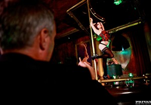 Deep Throat Dancer Samantha Bentley Gives the VIP Treatment - Hardcore Picture Gallery