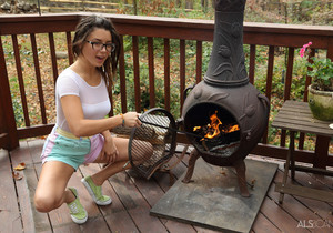 Daisy Haze - Chiminea - ALS Scan - Solo Nude Pics