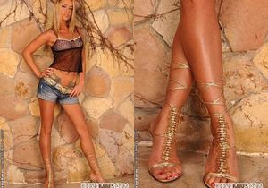 Dorina Gold - Footsie Babes - Feet Sexy Photo Gallery