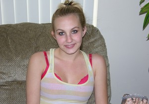 Southern Girl Modeling Nude - Amateur Nude Gallery