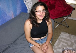 Amateur Brunette Chubby Glasses Wearing Girl - Amateur HD Gallery