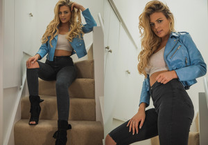 Danielle Sellers - Skin Tight Stairway - Skin Tight Glamour - Solo Picture Gallery