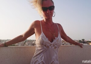 Natalie K - outdoor ass and tights fetish - MILF HD Gallery