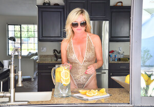 Hilary - Pure Refreshment - FTV Milfs - MILF Sexy Gallery