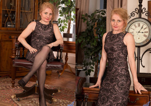 Lily Roma - Getting Busy In The Office - MILF TGP