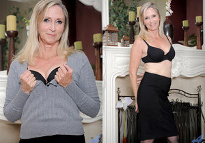 Annabelle Brady - Dildo - Anilos - MILF HD Gallery