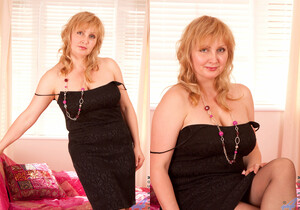 Emma - Panty Hose - Anilos - MILF HD Gallery
