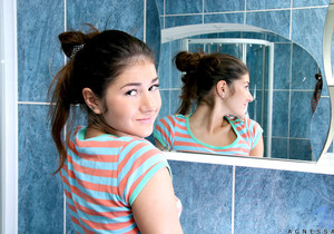 Agnessa - bath-time suds - Teen Nude Pics