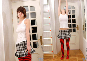 Sadie - Nubiles - Teen Solo - Teen Image Gallery