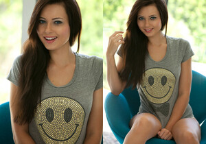 Natasha Belle - Smiley Face - Solo TGP