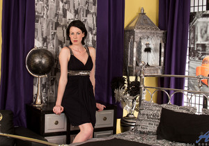 Victoria Ross - Such A Show Off - MILF Sexy Photo Gallery