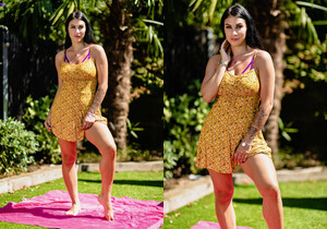 Roxy Mendez - Sun Lover - Hayley's Secrets - Solo Nude Gallery