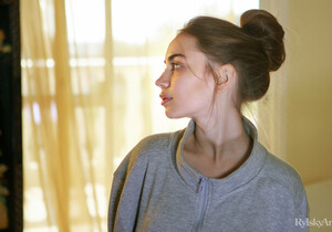 Sofy Bee - Aramaribi - Rylsky Art - Solo HD Gallery