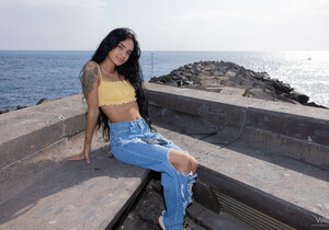 Dulce: Innocent Walk - Watch4Beauty - Solo Sexy Gallery