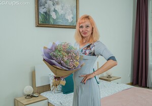 Foxy B - Karup's - MILF Image Gallery