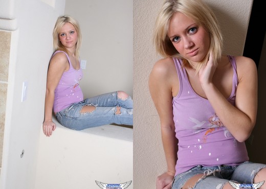 Danielle Lynn - Ripped Jeans - SpunkyAngels - Solo TGP