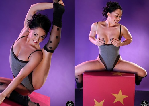 Kiki Devine Striptease - Spinchix - Solo Image Gallery