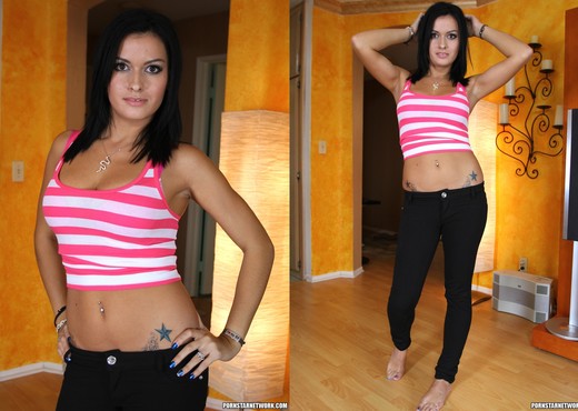 Nadia Capri - Awesome Body, Awesome Blowjob - Blowjob Image Gallery