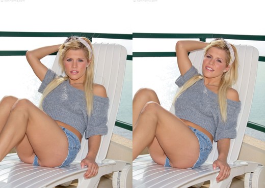 Charlie Lynn - Jeans Sweater - Toys Nude Pics