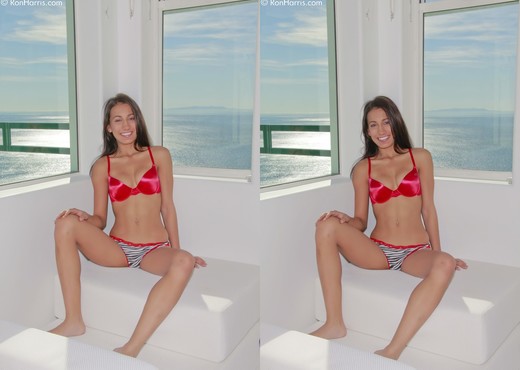 Amia Moretti - Showing her backside - Solo Nude Pics