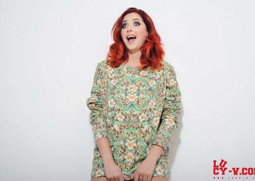 Lucy V teasing in her green floral print top - Solo Picture Gallery