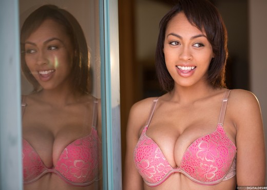 Cherry Hilson Removes Her Pink Bra And Panties - Ebony Sexy Gallery
