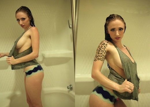 Lily is naked and wet in the shower - Solo Sexy Gallery