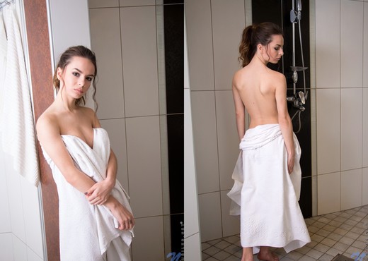 Debora Alta taking a shower - Teen TGP