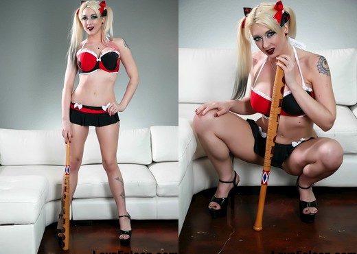 Leya Falcon stretchs out her ass with a baseball bat - Toys HD Gallery