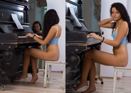 Ardelia A - The Pianist 1 - Erotic Beauty - Solo Nude Pics