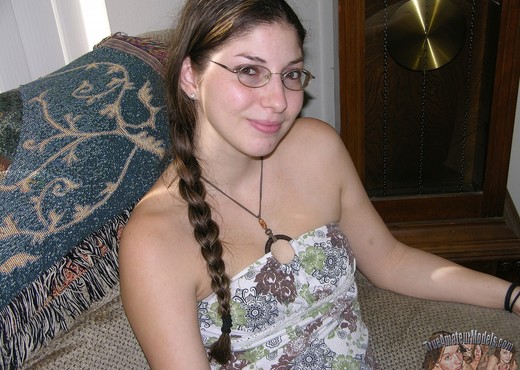 Amateur Brunette Freckled Face Teen Wearing Glasses - Amateur Sexy Gallery