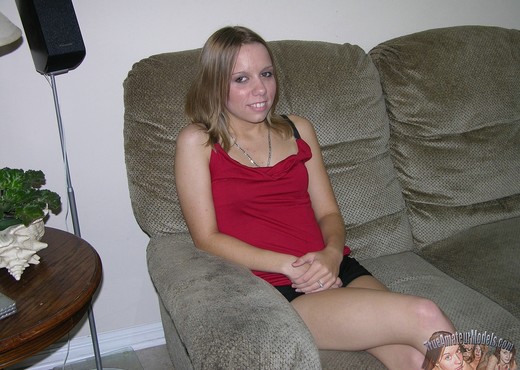 Tiny Tits Petite Teen Model Amber R. - Amateur Picture Gallery