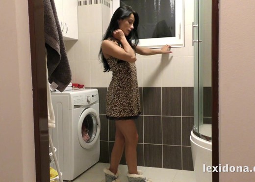 Lexi Dona - Night Shower - Lexi Dona - Solo Sexy Gallery