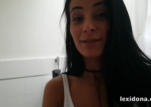 Lexi Dona gets on her knees and sucks cock - Lexi Dona - Blowjob TGP