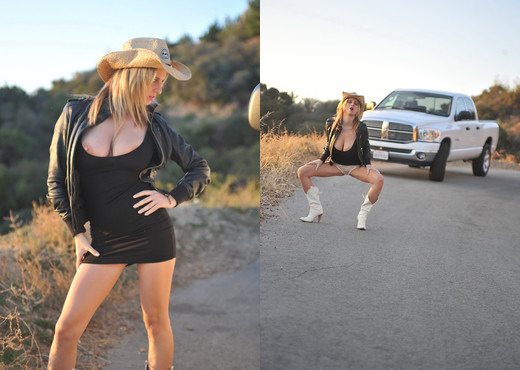 Jenny - Truck Stop - BreathTakers - Solo Nude Pics