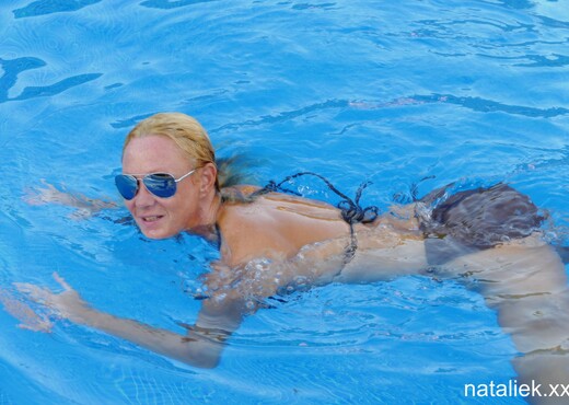 Natalie K - Anal play in my bikini in the public pool - MILF Sexy Gallery