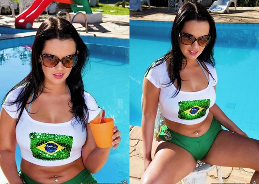 Tati Schnaider - Hump Booty - Mike In Brazil - Anal Image Gallery