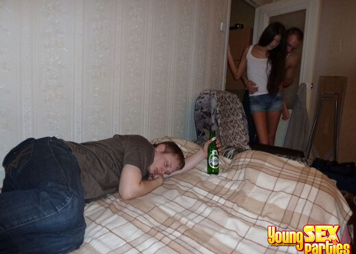 Guy is fucking two gals - Young Sex Parties - Teen Picture Gallery