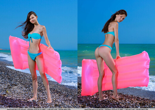 Anastasia Bella - Beach Float - MetArt - Solo Hot Gallery
