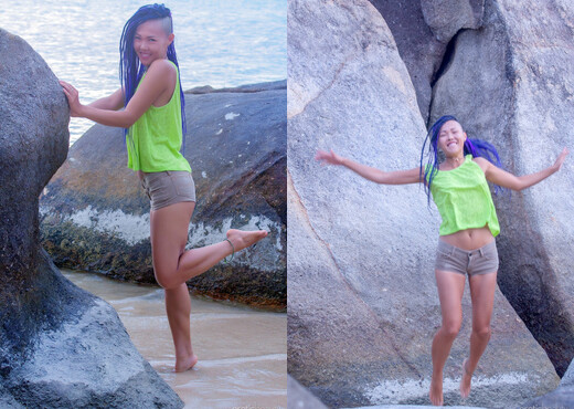 Sweet Julie - Green And Blue - Erotic Beauty - Solo Picture Gallery