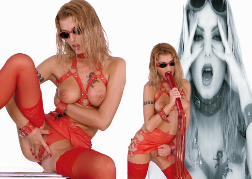 Kiss, Blond Bomshell in the Private Casting - Hardcore TGP