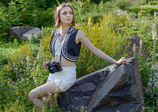 Zhy Zhy - In The Park - Erotic Beauty - Solo Image Gallery