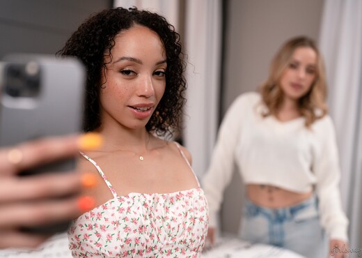 Alexis Tae, Anna Claire Clouds - Selfie Spy - Girlsway - Lesbian Nude Gallery